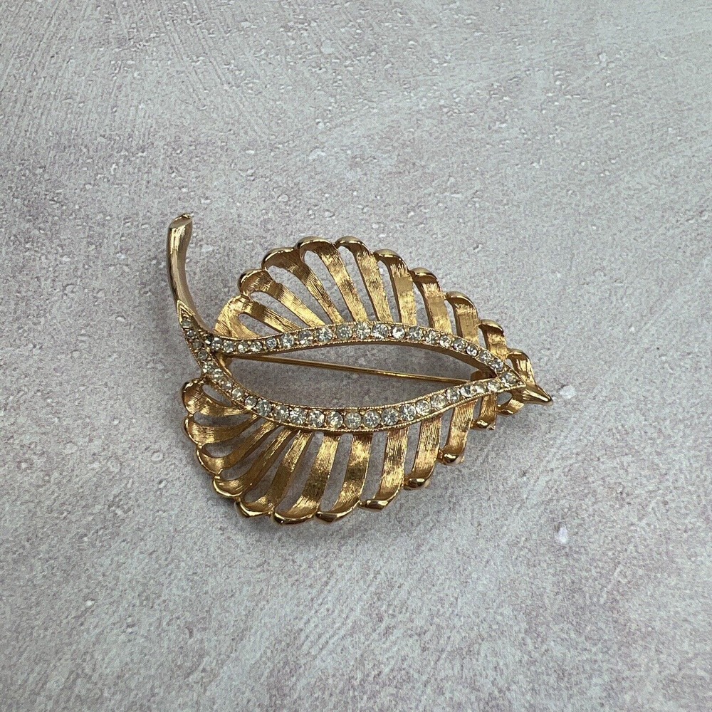 Leaf Brooch Gold Tone Rhinestone Classsy Elegant Vintage